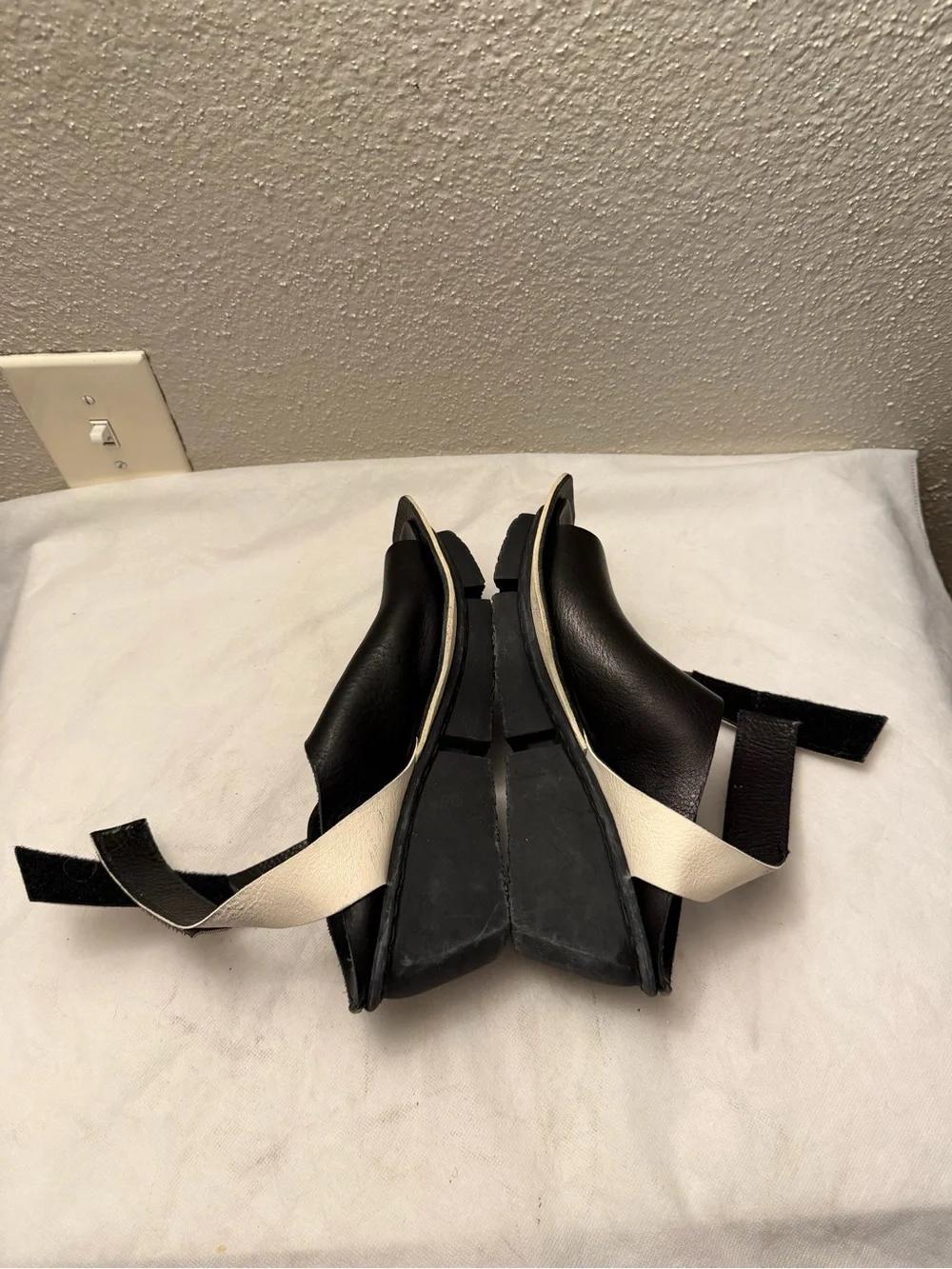Tripp NYC Black and White Leather Ankle-Strap Sandals, pre-owned, SZ38